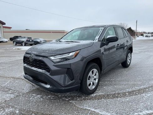 Used 2024 Toyota RAV4 LE image 9