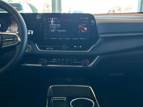 Used 2025 Chevrolet Equinox LT image 25