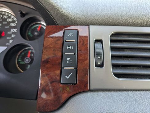 Used 2014 Chevrolet Tahoe LT w/ Luxury Package image 30