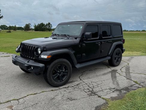 Used 2023 Jeep Wrangler Unlimited Sahara AWD/4WD image 1