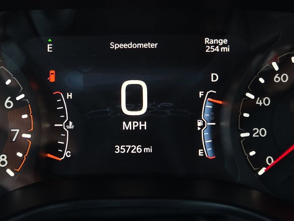 Used 2025 Jeep Compass Latitude AWD/4WD image 2