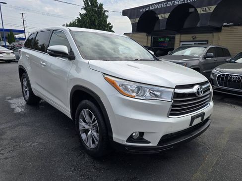 Used 2014 Toyota Highlander Plus FWD image 1