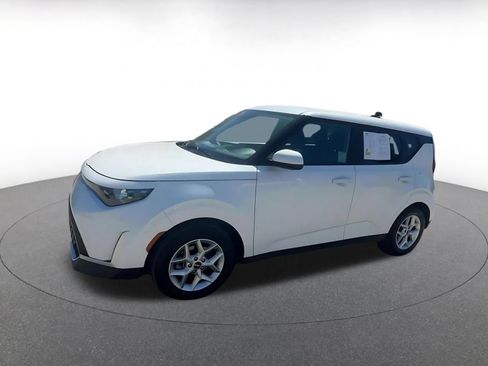 Used 2025 Kia Soul LX w/ LX Technology Package FWD image 8