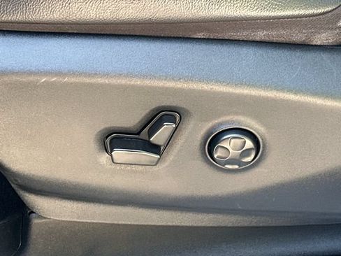 Used 2022 Chrysler Pacifica Touring-L FWD image 37