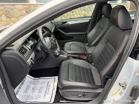 Used 2013 Volkswagen Jetta GLI Autobahn FWD image 4