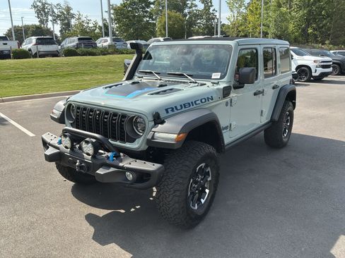 Used 2024 Jeep Wrangler Unlimited Rubicon 4xe w/ Capability Package AWD/4WD image 5