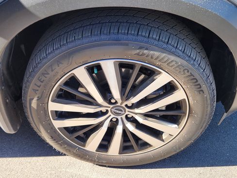 Used 2025 Nissan Pathfinder Platinum image 18