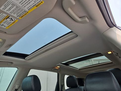 Used 2017 Nissan Pathfinder Platinum w/ Midnight Edition Package FWD image 16