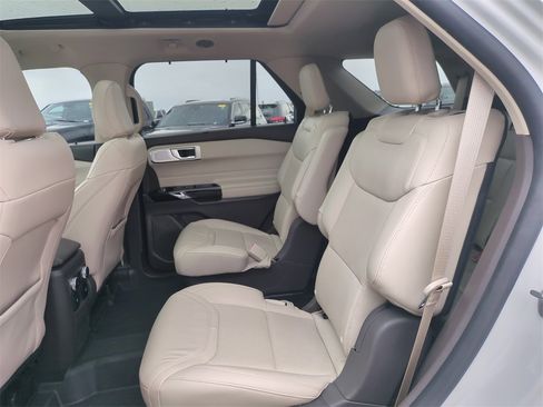 Used 2022 Ford Explorer Platinum w/ Equipment Group 601A image 15