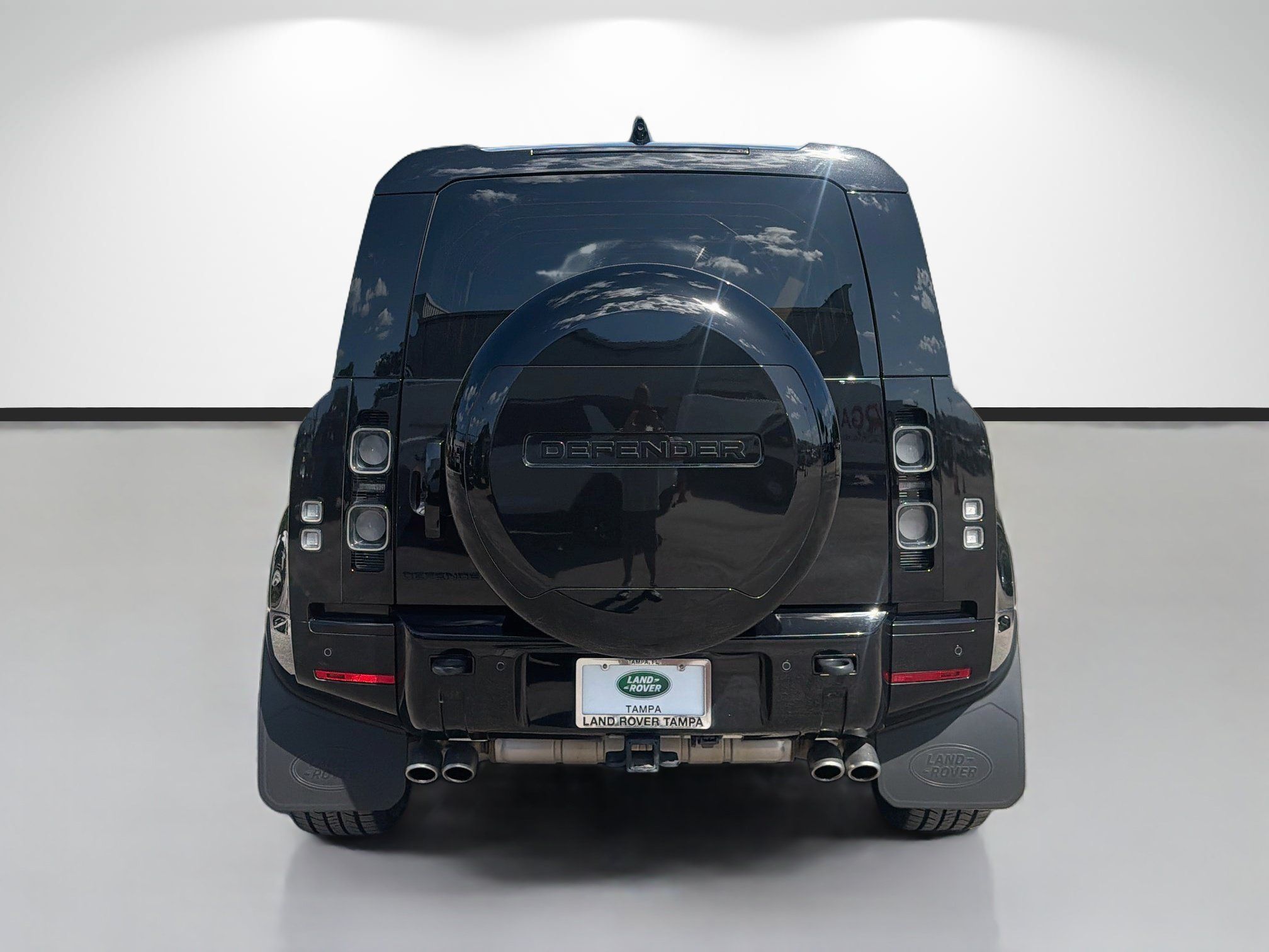 Used 2024 Land Rover Defender 110 V8 AWD/4WD image 4