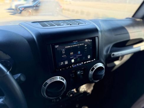 Used 2017 Jeep Wrangler Sahara w/ Connectivity Group image 17