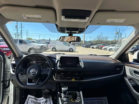 Used 2023 Nissan Rogue SV image 41