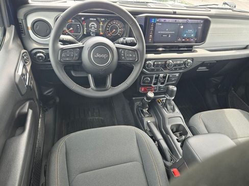 Used 2025 Jeep Wrangler Unlimited Sport AWD/4WD image 16