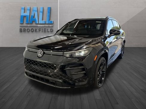 New 2025 Volkswagen Tiguan SE R-Line image 1