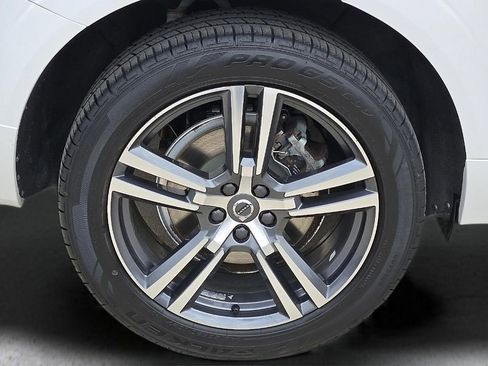 Used 2018 Volvo XC60 T6 Momentum w/ Advanced Package image 8