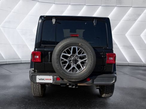 Used 2024 Jeep Wrangler Sahara image 3