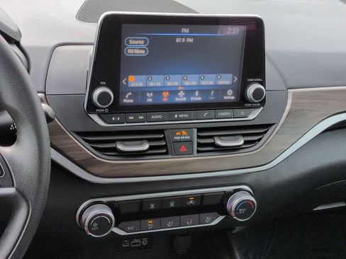 Used 2025 Nissan Altima 2.5 SV FWD image 24