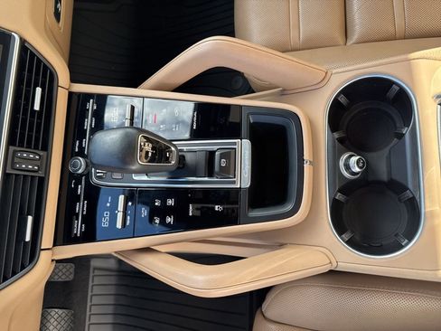 Used 2021 Porsche Cayenne image 26