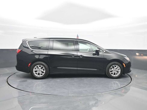 Used 2024 Chrysler Voyager LX FWD image 9
