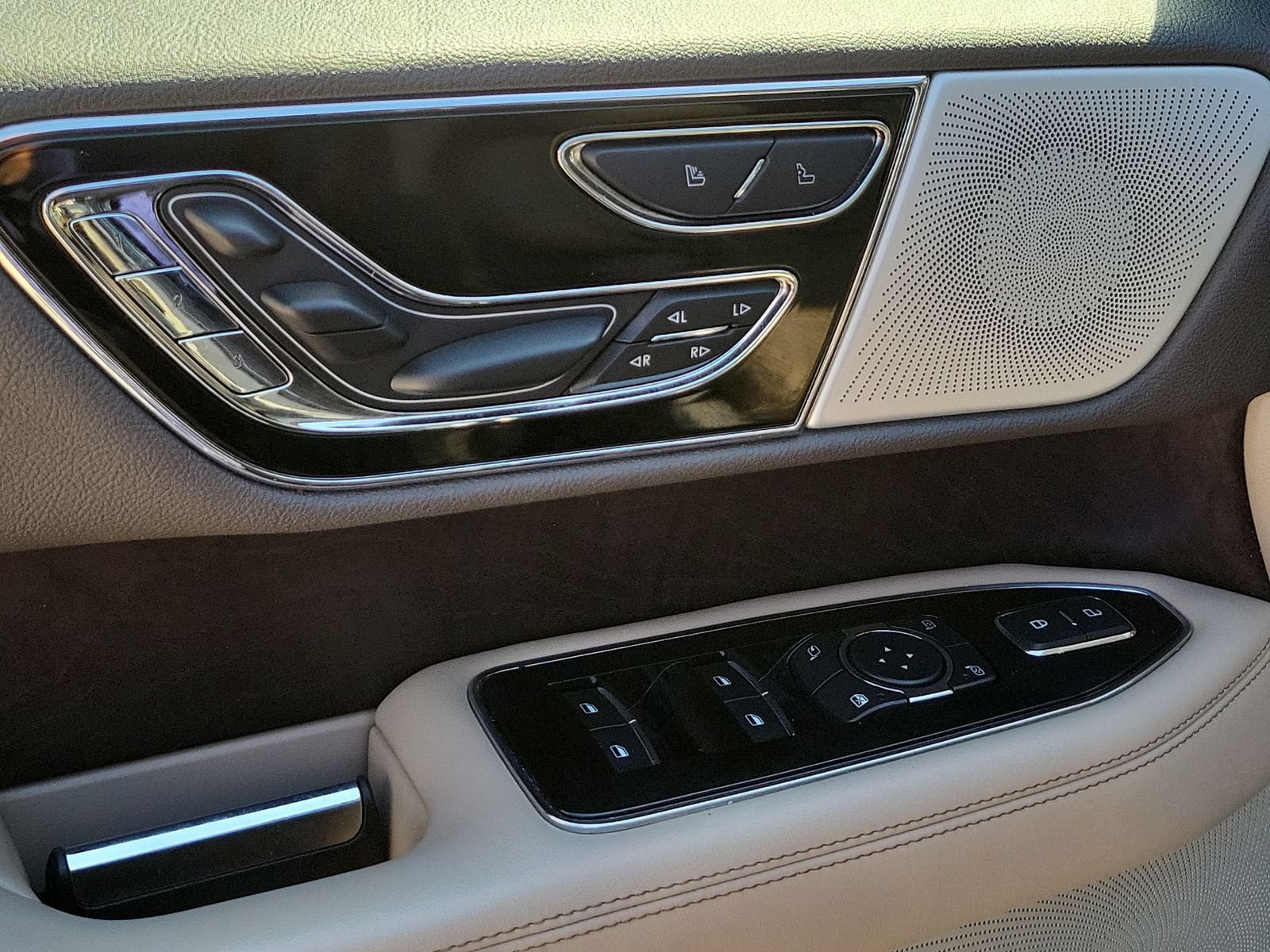 Used 2022 Lincoln Navigator Reserve AWD/4WD image 24
