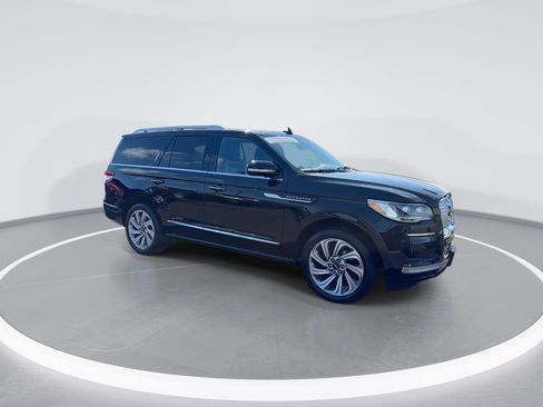 Used 2024 Lincoln Navigator Reserve AWD/4WD image 2