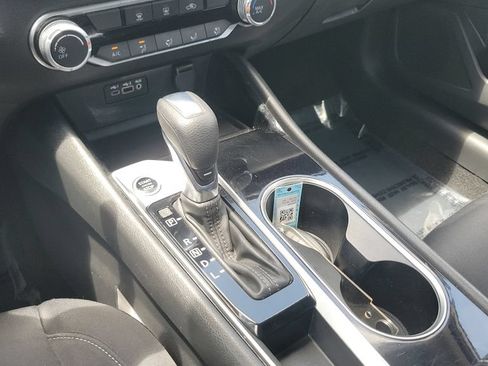 Used 2024 Nissan Altima 2.5 SV FWD image 15