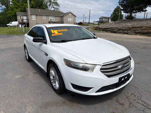 Used 2018 Ford Taurus SE FWD image 4