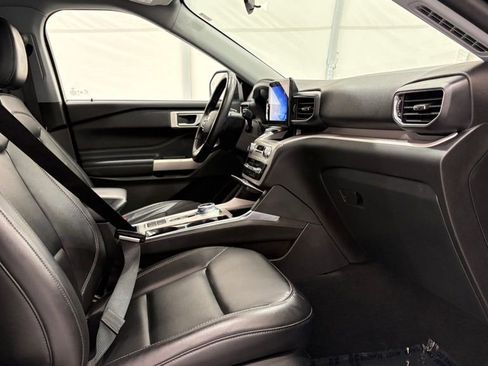 Used 2023 Ford Explorer XLT w/ Equipment Group 202A image 19