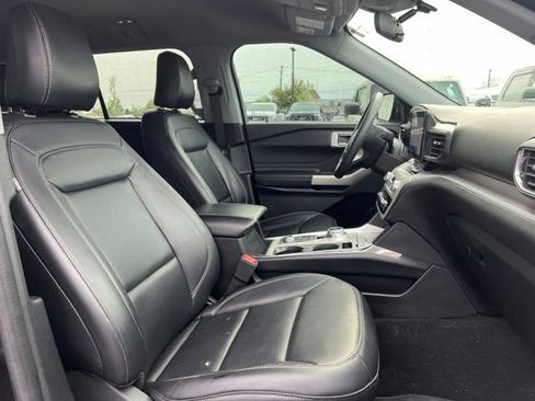 Used 2023 Ford Explorer XLT w/ Equipment Group 202A AWD/4WD image 10