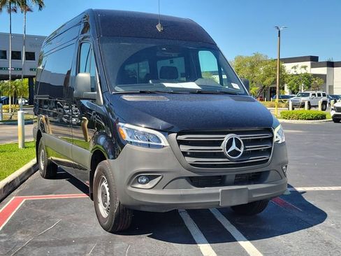 Used 2023 Mercedes-Benz Sprinter 2500 image 3