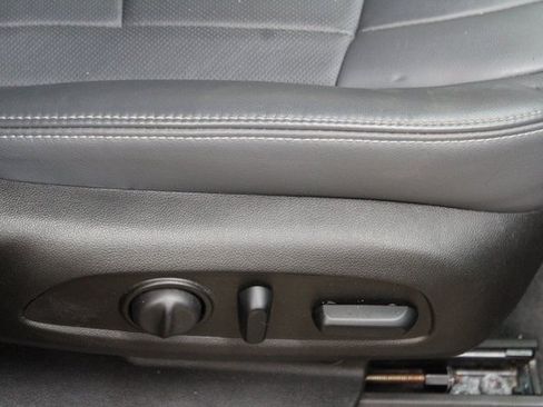 Used 2021 Buick Enclave Essence image 11