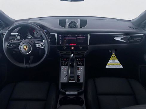New 2026 Porsche Macan image 16