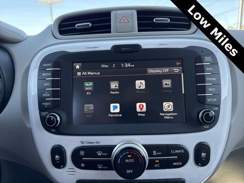 Used 2017 Kia Soul EV + w/ Sun & Fun Package image 19