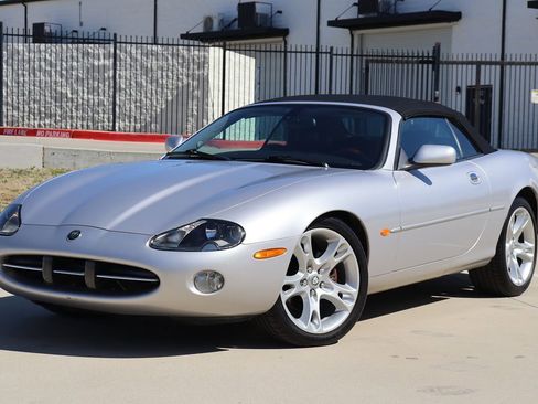 Used 2004 Jaguar XK8 Convertible image 42
