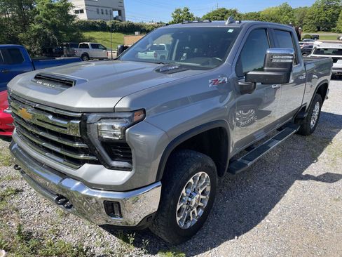 Used 2024 Chevrolet Silverado 2500 LTZ w/ LTZ Plus Package image 3