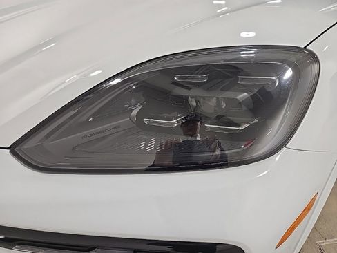 Used 2024 Porsche Cayenne image 10