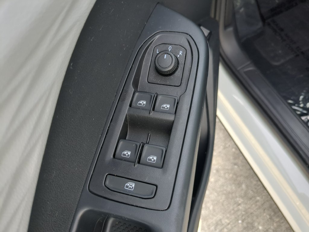 Certified 2023 Volkswagen Taos S FWD image 16
