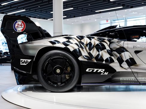Used 2020 McLaren Senna RWD image 29