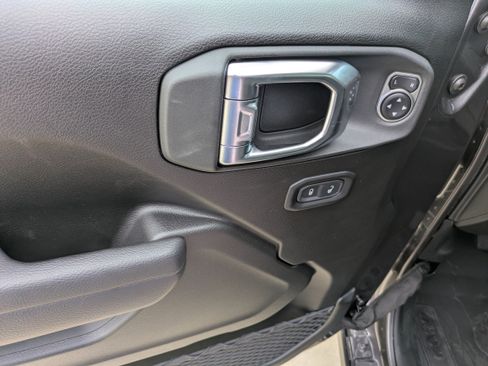 New 2025 Jeep Gladiator Sport image 9