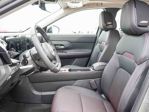 Used 2026 Nissan Kicks SR w/ SR Premium Package FWD image 33