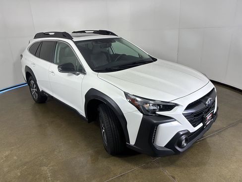 Used 2025 Subaru Outback Premium AWD/4WD image 6