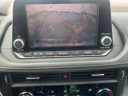 Used 2021 Nissan Rogue S FWD image 9