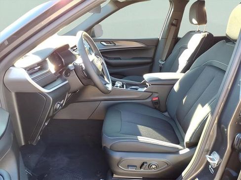 New 2025 Jeep Grand Cherokee Laredo X w/ Luxury Tech Group I image 18