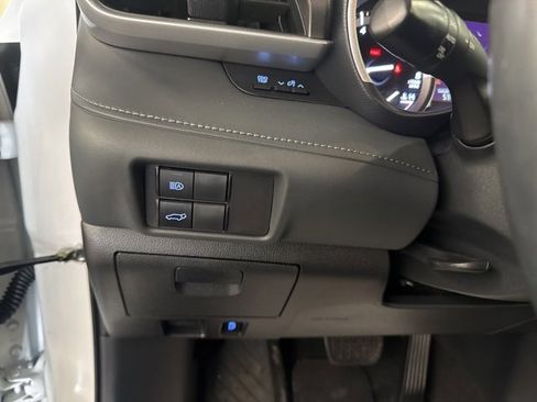 Used 2022 Toyota Highlander XLE image 19