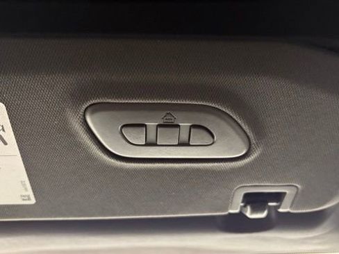 Used 2025 GMC Hummer EV 2X image 46