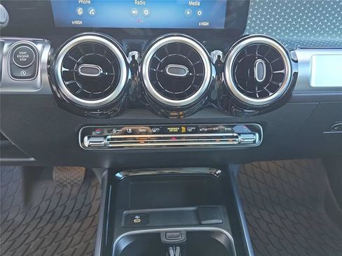 Used 2026 Mercedes-Benz GLB 250 4MATIC image 32