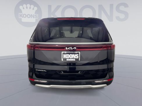 Used 2024 Kia Carnival LX image 5