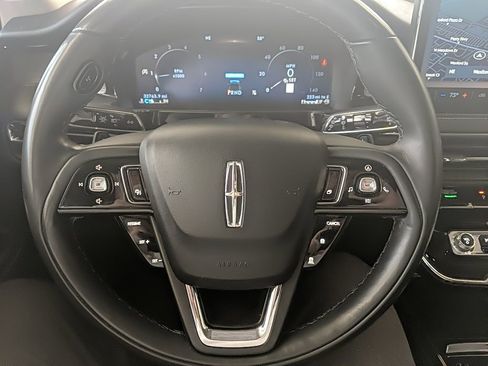 Used 2023 Lincoln Corsair Reserve image 13