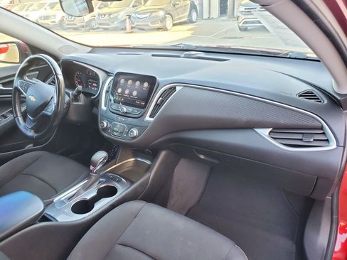 Used 2021 Chevrolet Malibu RS image 22