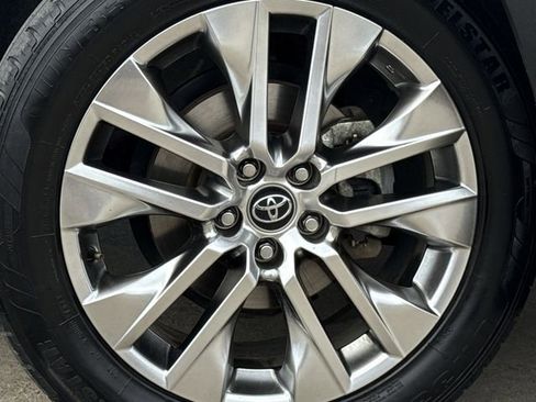 Used 2020 Toyota RAV4 XLE Premium FWD image 12